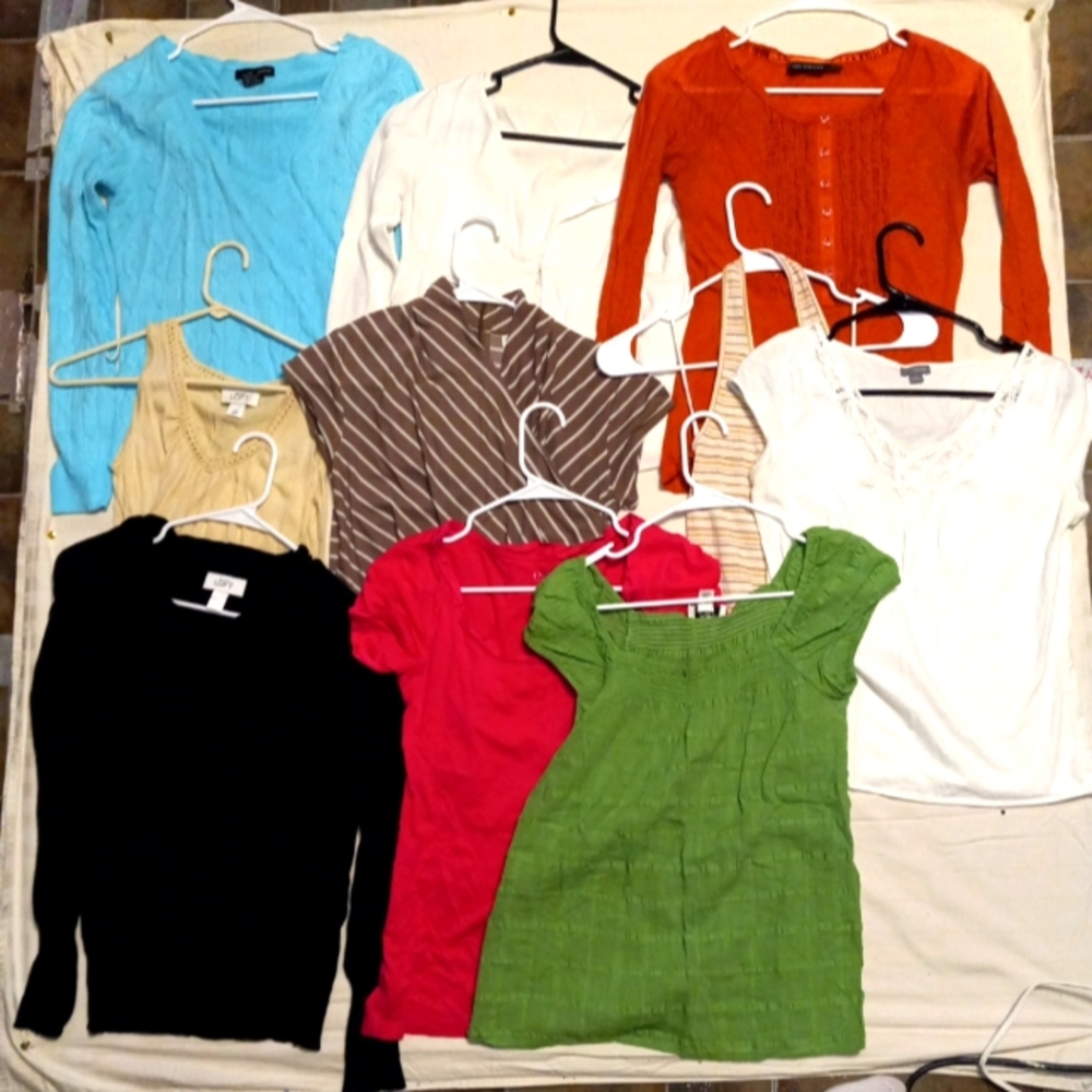 10 PIECE BUNDLE DEAL!       10 Women shirts.                   Size- Small